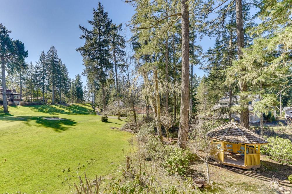Union Vacation Rental with Golf Course Views!